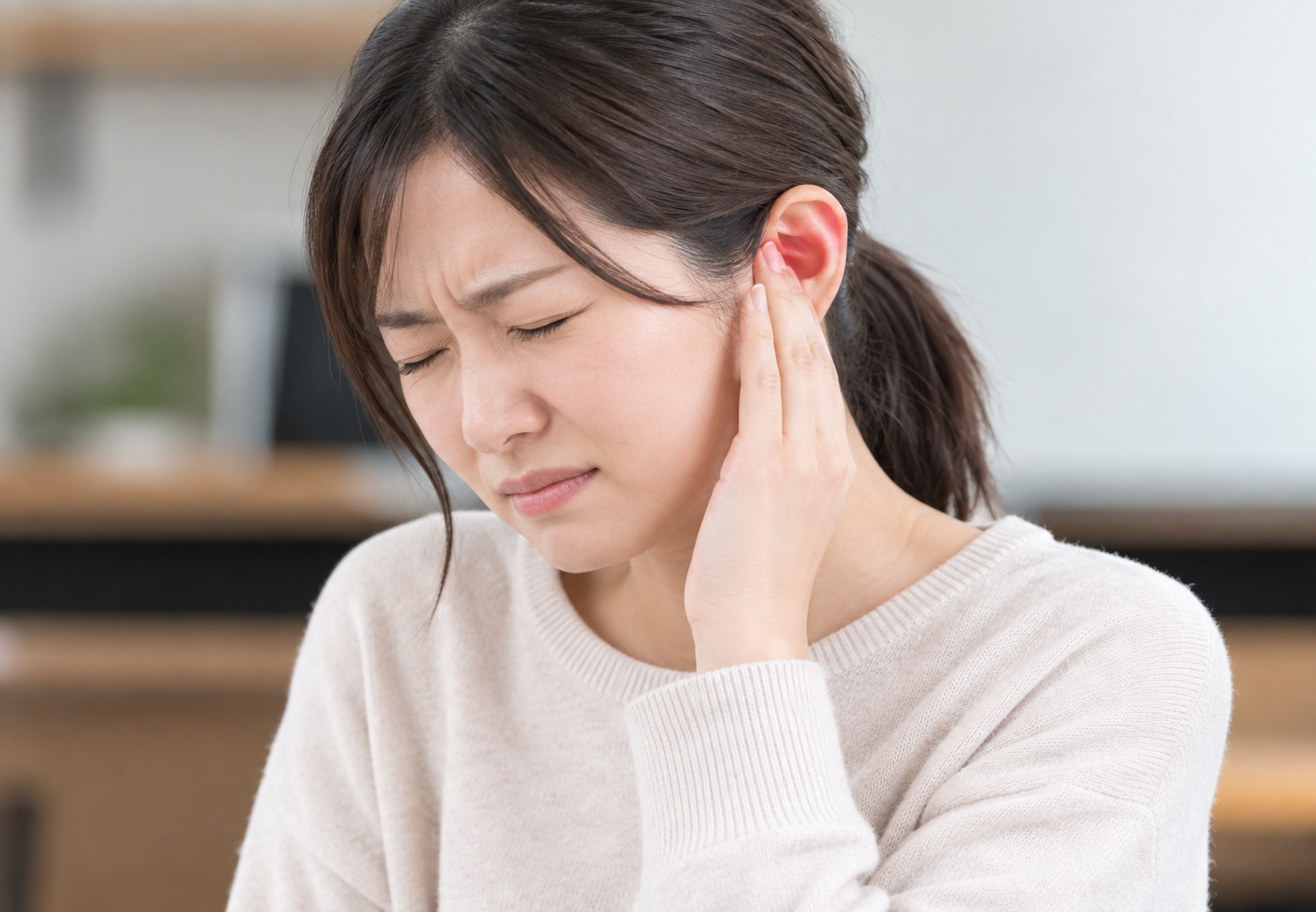 中耳炎の女性